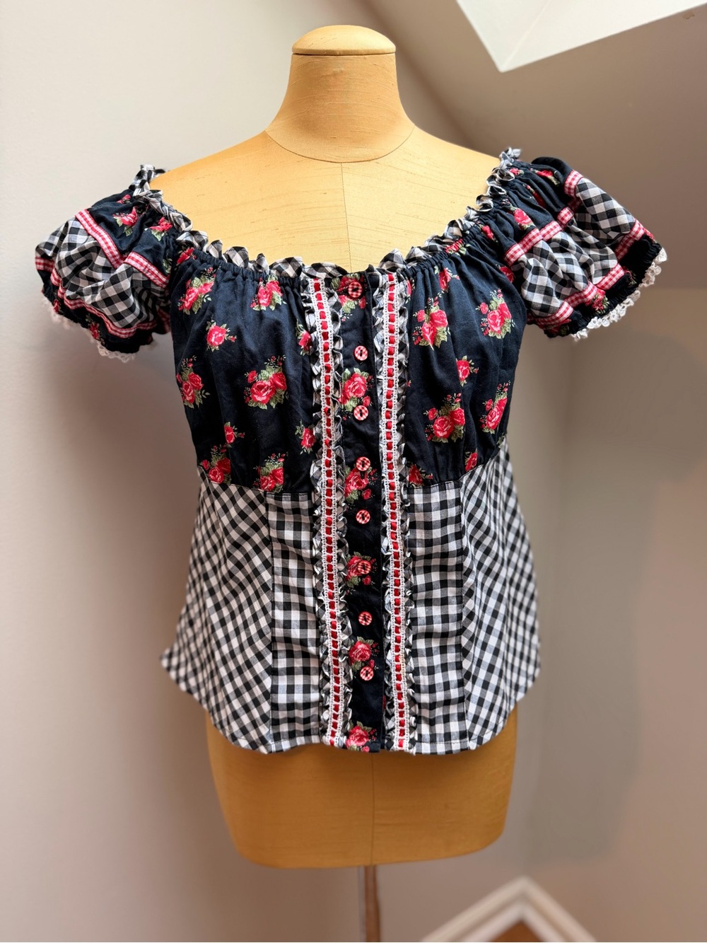 Vintage Alpin de luxe Black Floral & Black-White Gingham Off-Shoulder Top